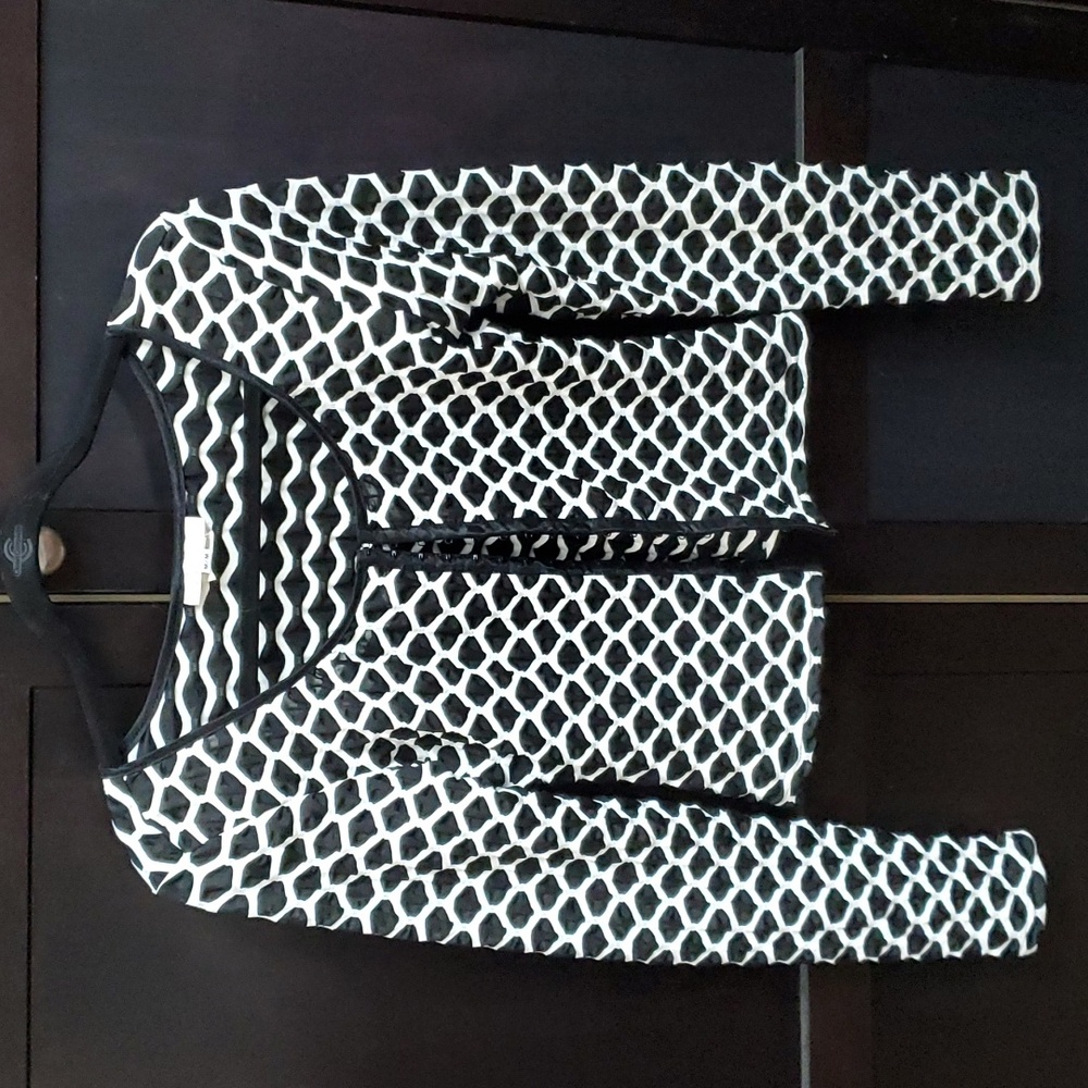 🆕 Black & white cardigan
